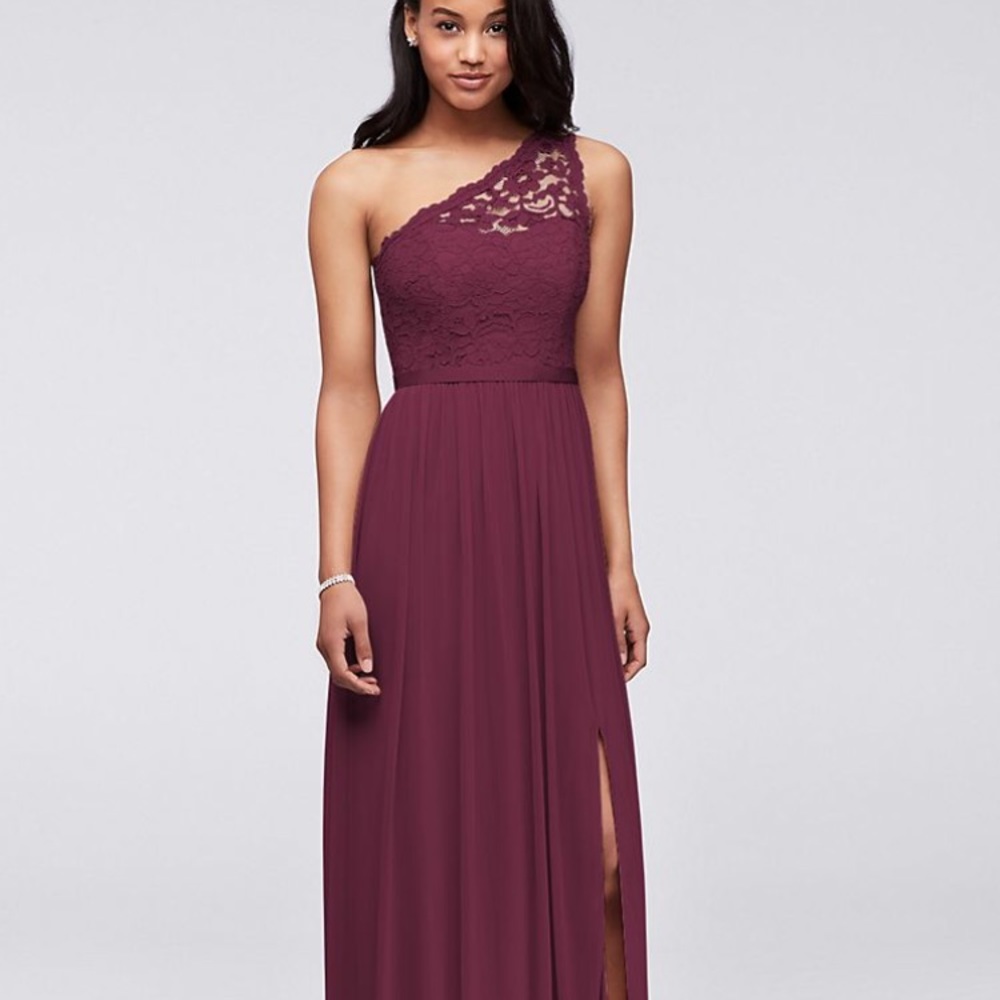 LONG ONE SHOULDER LACE DRESS (color: Wine)